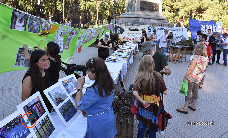 Un acto en la plaza para reivindicar la lucha por los derechos humanos