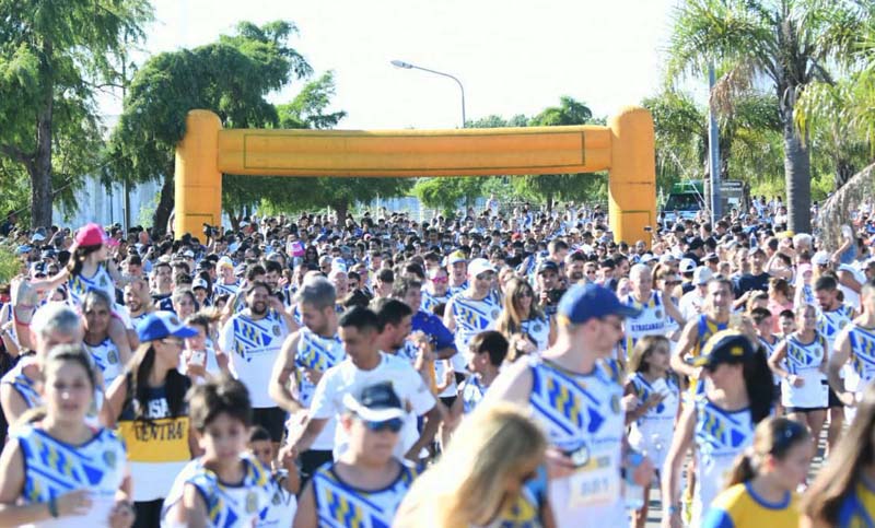 Miles de Canallas corrieron el maratón 129 aniversario de Central