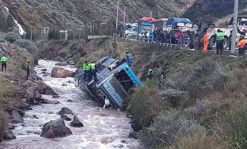 Al menos 10 muertos en accidente de carretera al este de Lima