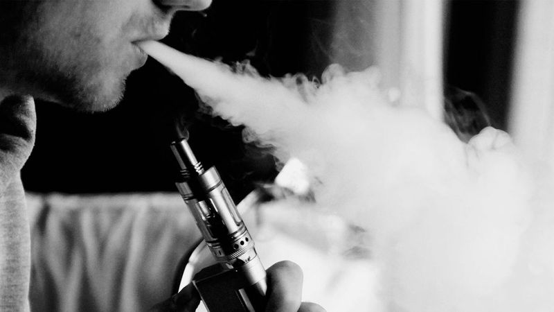 El auge de los vapeadores inquieta a la poderosa industria tabacalera