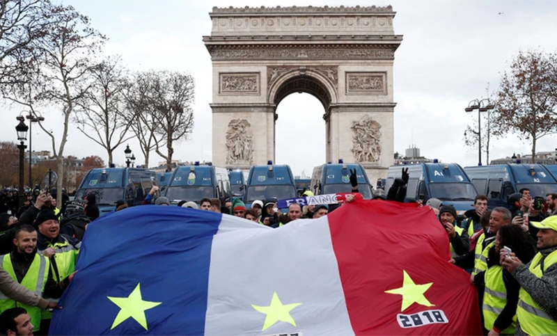Tensión en París: más de 400 detenidos en otra protesta de Chalecos Amarillos