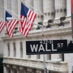 Wall Street cayó luego del aumento de tasas con que la Fed desafió a Trump