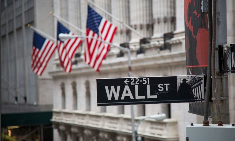 Wall Street cayó luego del aumento de tasas con que la Fed desafió a Trump