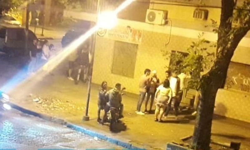 Un funcionario de La Plata y dos policías heridos al desbaratar una fiesta clandestina