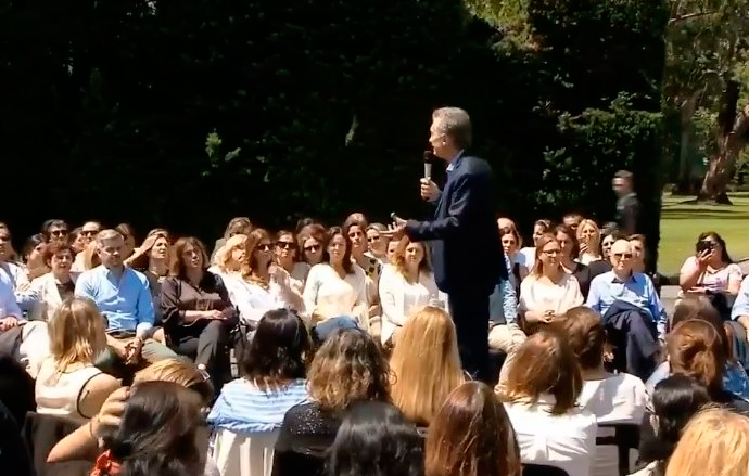 Macri: «Todas las jóvenes tienen que poder elegir cuándo y dónde van a ser madres»