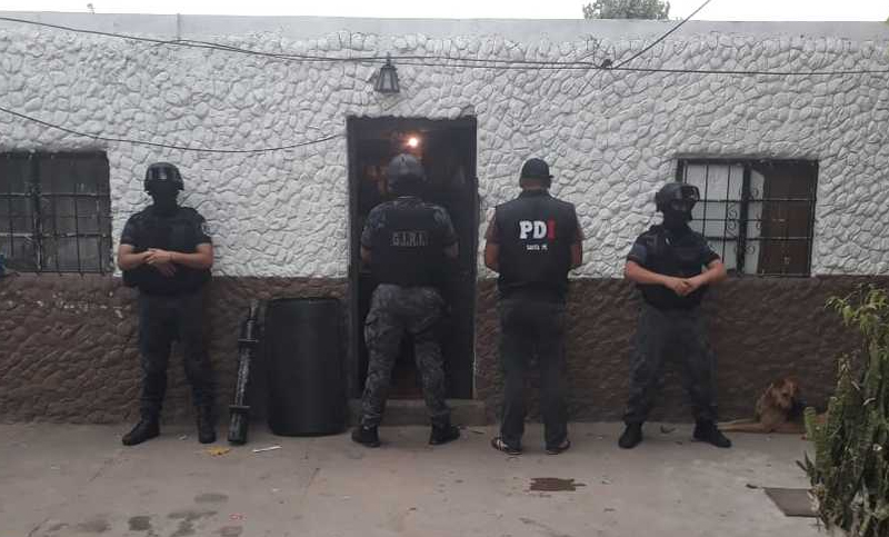 Intentan usurpar una casa para usarla como kiosco de drogas: cuatro detenidos