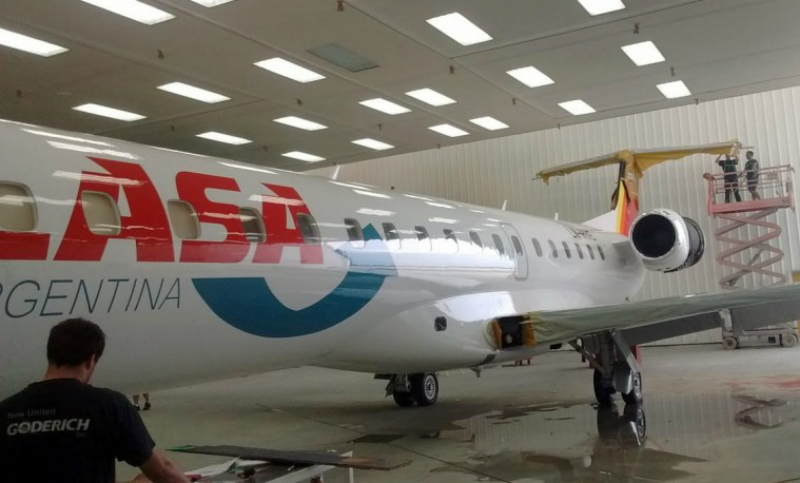 La aerolínea Lasa suspendió sus vuelos por la situación económica