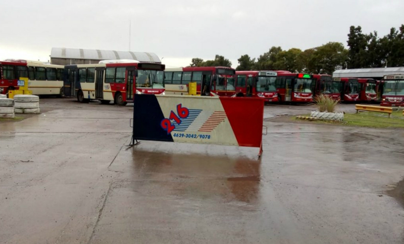 Una brutal agresión a un colectivero provocó un paro de transporte