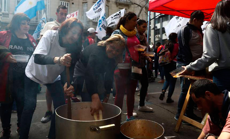Estiman que unos 2,5 millones de argentinos cayeron bajo la línea de pobreza en 2018