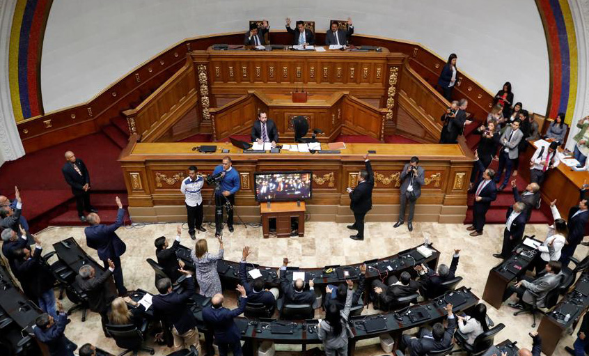 El Parlamento venezolano resolvió desconocer a Maduro como presidente