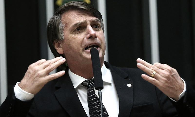 Bolsonaro firmó un decreto que facilita la posesión de armas