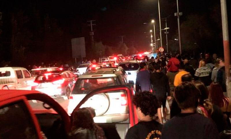 Chile: fuerte sismo, amenaza de tsunami y dos muertos en la evacuación