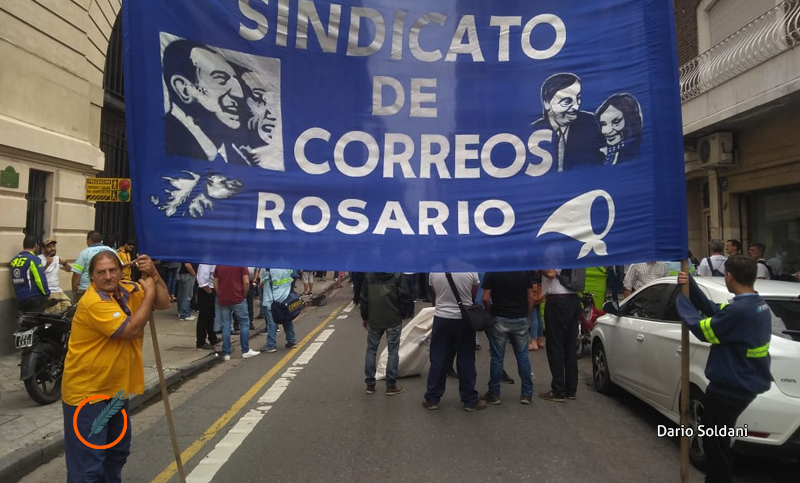 Trabajadores de Correos se movilizaron pidiendo reapertura de paritarias