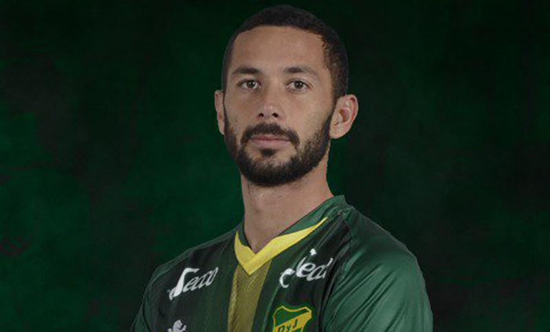 Larrondo rescindió el contrato con Defensa y emigró al fútbol chileno