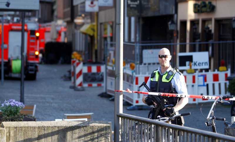 Un conductor en Alemania lanzó su auto contra personas, sospechan de xenofobia