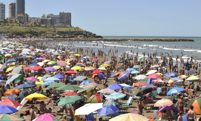 Cada vez más turistas eligen veranear en el país por la devaluación