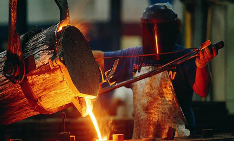 La producción de acero crudo cayó en febrero 23,7%