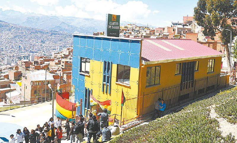 Gobierno boliviano inicia plan gratuito de salud y médicos responden con huelga