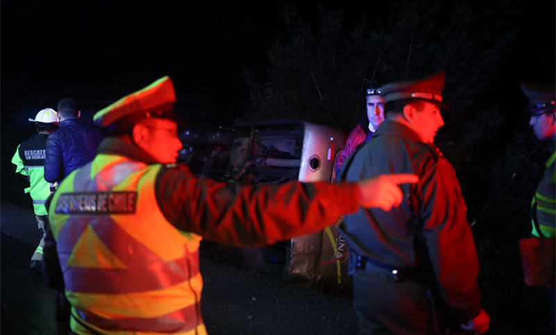 Mueren tres argentinos al volcar un auto en la ciudad chilena de Punta Arenas