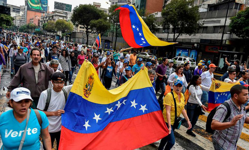 Venezuela: cuatro muertos en disturbios previos a marchas oficialistas y opositoras