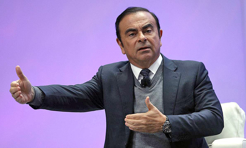 El expresidente de Renault Ghosn denunció un «complot y una traición» de Nissan