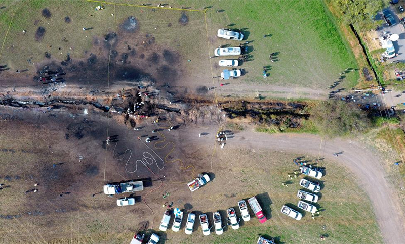Ascienden a 96 los muertos por la explosión de un oleoducto en México