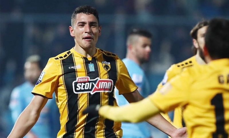 Ezequiel Ponce marcó dos goles en el triunfo de AEK Atenas