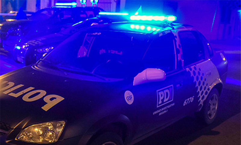Mataron a un muchacho de varios disparos en la puerta de su casa