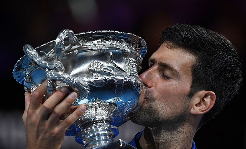 Djokovic barrió a Nadal y es campeón y hombre récord en el Abierto de Australia