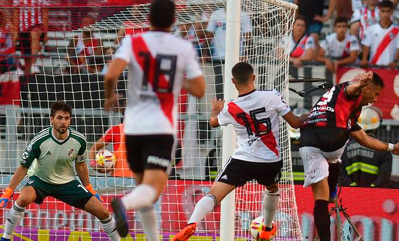 River fue sorprendido con una goleada de Patronato en el Monumental
