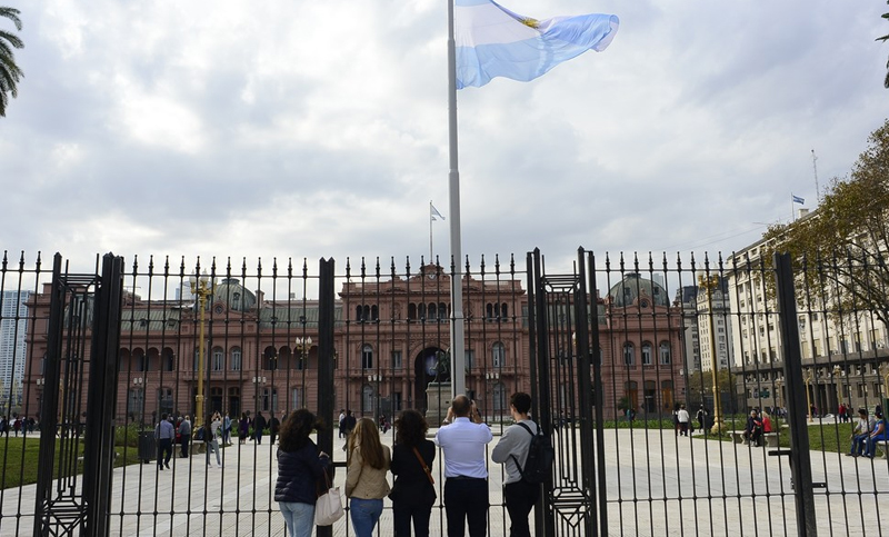 La Justicia porteña declaró ilegal las rejas de Plaza de Mayo