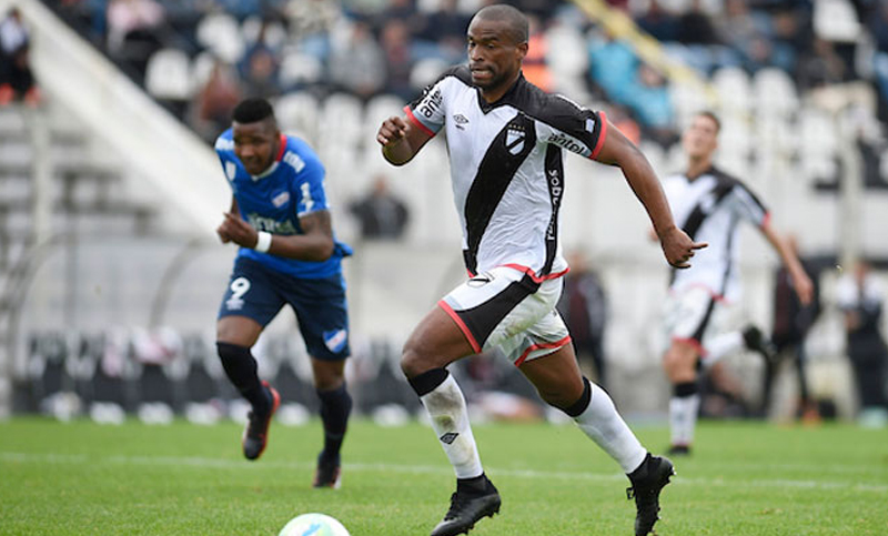Danubio confirma que Ribair Rodríguez será el cinco de Newell’s