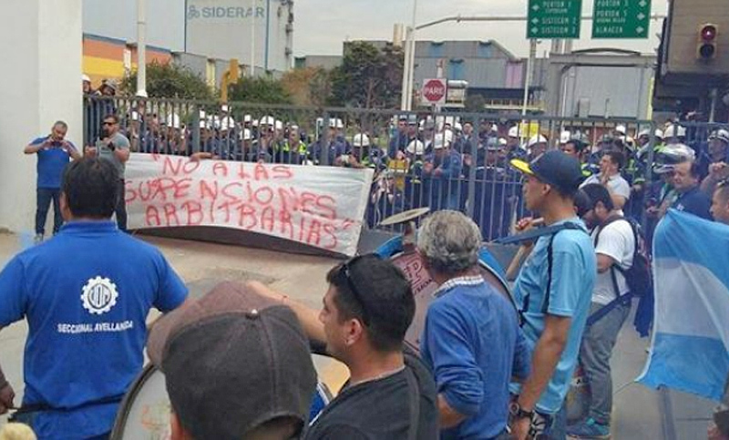 Trabajadores tomaron la planta de Siderar después de anunciar despidos