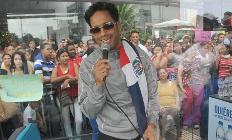 Que loco que está: el dominicano Carlos Silver intentará cantar 5 días sin parar