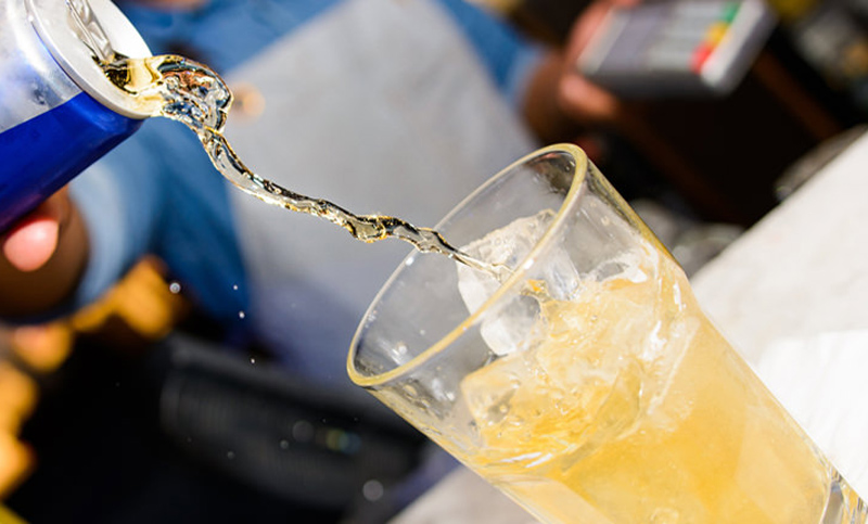 Subió 15% el consumo de energizantes y cayó la venta de bebidas sin alcohol