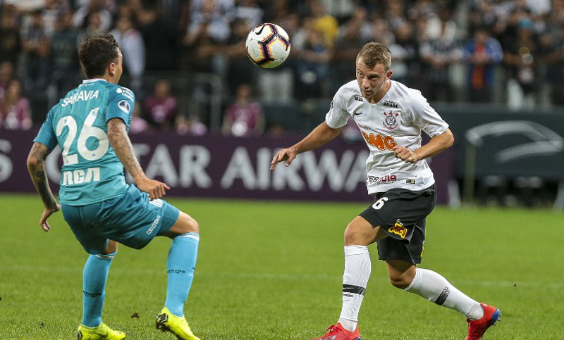 Racing se trajo un empate de su visita a Corinthians