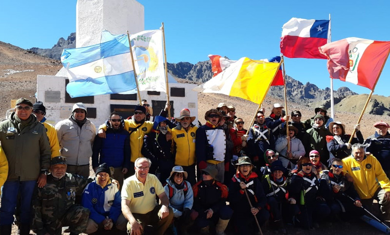 Combatientes de Malvinas cruzaron Los Andes para colocar una placa en memoria de los caídos