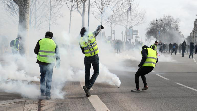 Tensión con la policía y un manifestante al que le arrancaron la mano