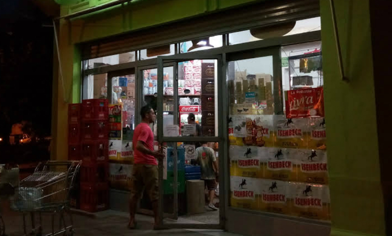 Robaron un supermercado, escaparon, chocaron y fueron arrestados