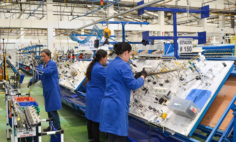 Empresas sin paritarias prevén aumento salarial del 29% promedio para este año