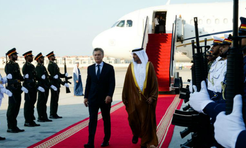Macri llegó a Emiratos Árabes en su última escala en Asia