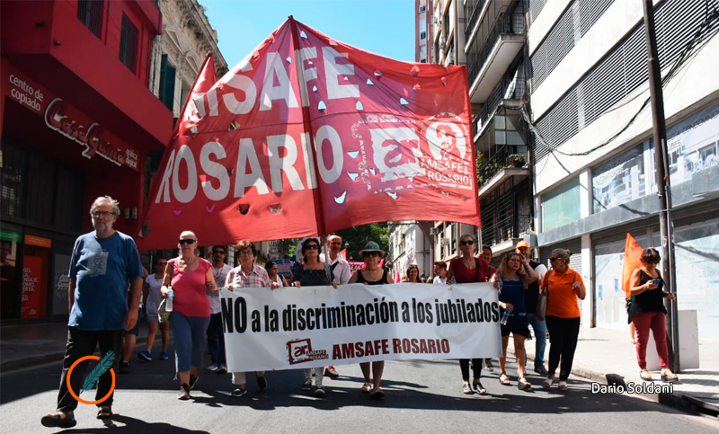Los docentes votan en las escuelas las mociones para definir el inicio de clases y plan de lucha