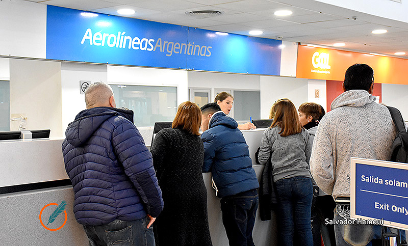 Suspenden vuelos de Aerolíneas Argentinas por un conflicto con pilotos por cantidad de horas