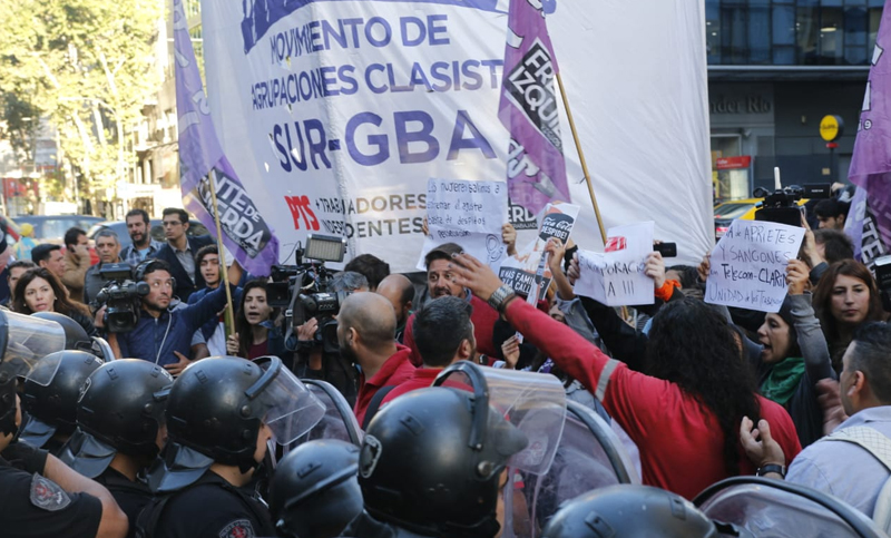 Represión policial en una protesta de trabajadores de Coca Cola en Buenos Aires