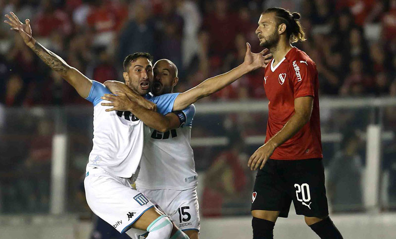 Racing se quedó con el clásico de Avellaneda y es el único líder de la Superliga