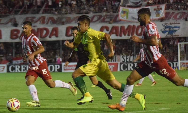 Defensa consiguió un triunfo milagroso en Tucumán y alcanzó a Racing en la punta