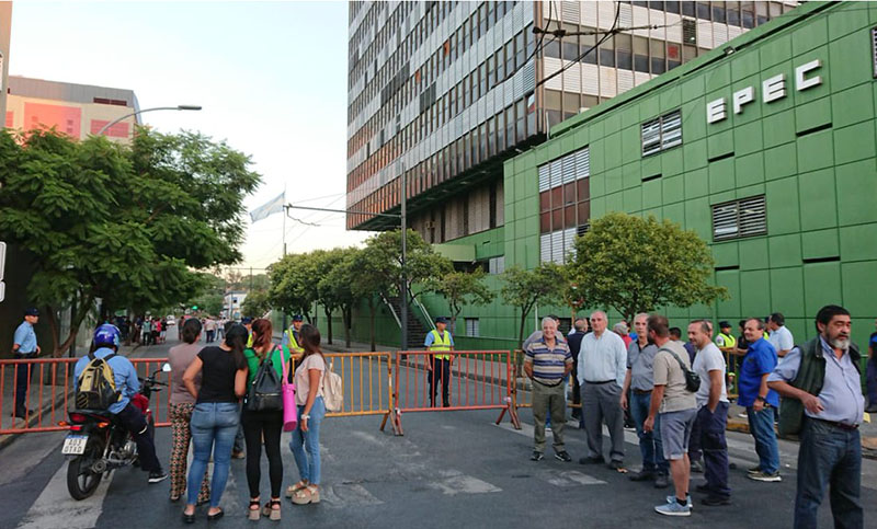 Trabajadores de Luz y Fuerza iniciaron un paro total de actividades por 72 horas en Córdoba