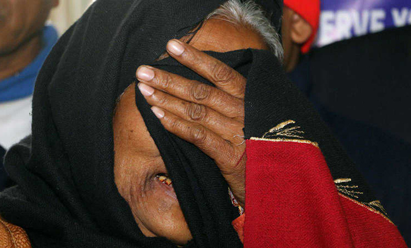 Más de 140 muertos por consumo de alcohol adulterado en la India