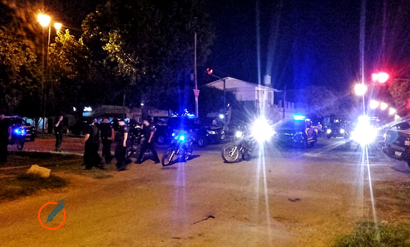Detenidos, corridas, piedrazos, tiros al aire y una policía quebrada en el brazo