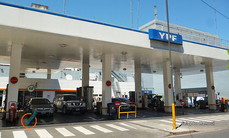 Tras la suba de Axion, YPF aumenta un 4% el precio de sus combustibles
